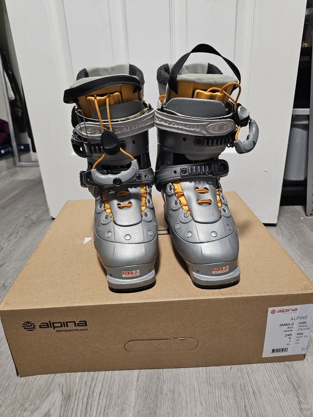 Salomon Women's Verse TF 24(US size 6.5) Grey/Yellow Ski Boots w/Boot Strap